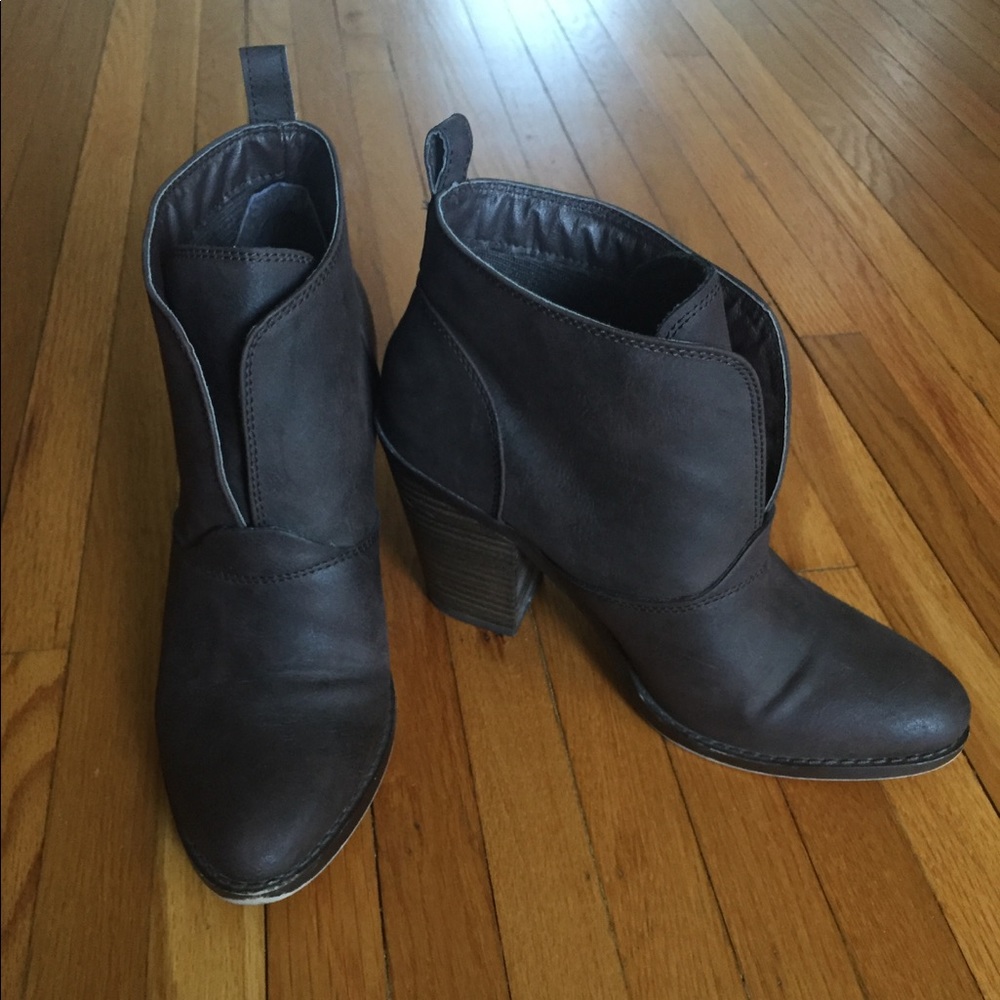 Heeled booties
